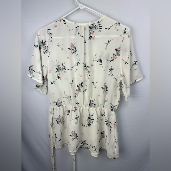 Sienna Sky white floral wrap waist V-neck blouse women’s size L - Picture 3 of 17